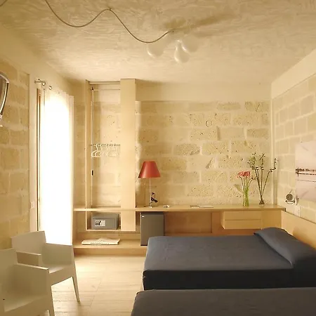 Cave Bianche فندق فافينانا