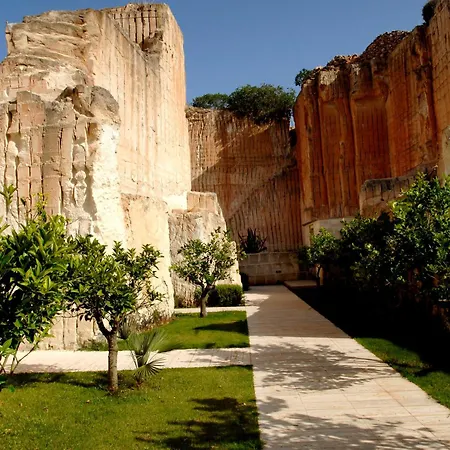 فندق Cave Bianche فافينانا