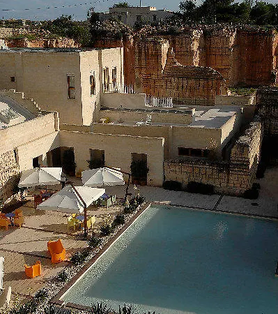 Cave Bianche فندق فافينانا